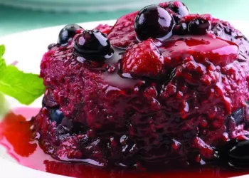 Budincă de vară cu fructe de pădure