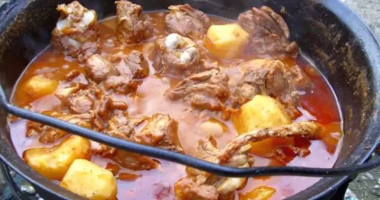 Secretele celui mai bun gulaș unguresc la ceaun