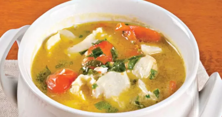 Ciorbă tradițională de pui cu legume