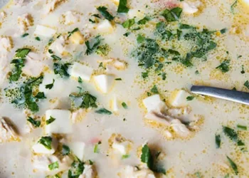 Ciorbă de pui peruană