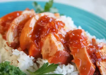 Piept de pui cu gem de caise