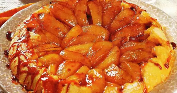 Prăjitură răsturnată cu mere şi caramel