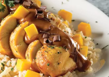 Pui mexican cu sos de ciocolată