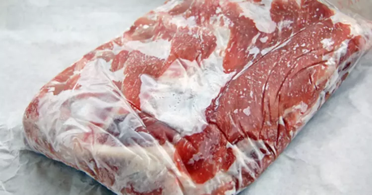 Cum să decongelezi carnea în doar 5 minute. Este adevăratul secret al bucătarilor