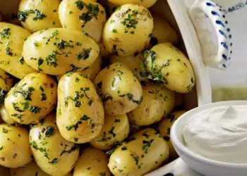 Dieta cu cartofi fierţi și iaurt: slăbeşte cinci kilograme în trei zile