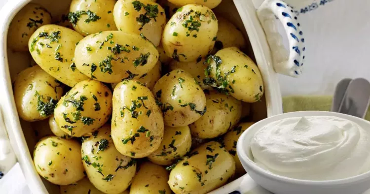 Dieta cu cartofi fierţi și iaurt: slăbeşte cinci kilograme în trei zile