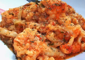 Mâncărică de conopidă cu sos de roșii