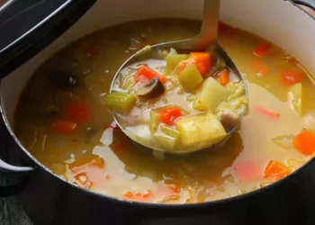 Ciorbă de vară cu dovlecei