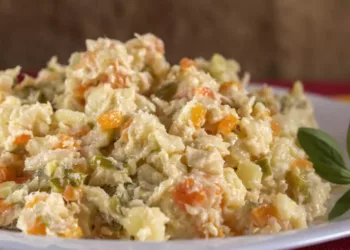 Salata de boeuf cu ciuperci, o salată gustoasă și ușor de preparat!