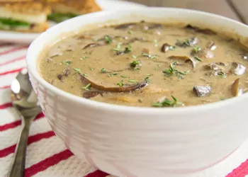 Supă de ciuperci pleurotos și champignon de post