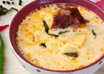 Ciorbă ardelenească de cartofi cu afumătură și tarhon