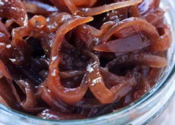 Dulceața de ceapă făcută în casă, o delicatesă franțuzească pe care o poți face simplu la tine în bucătărie