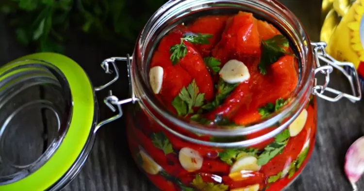 Ardei copți cu usturoi și pătrunjel, cea mai bună rețetă pe care o poți face în această toamnă!