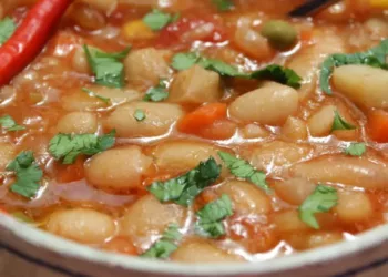 Iahnie de fasole de post după rețeta tradițională