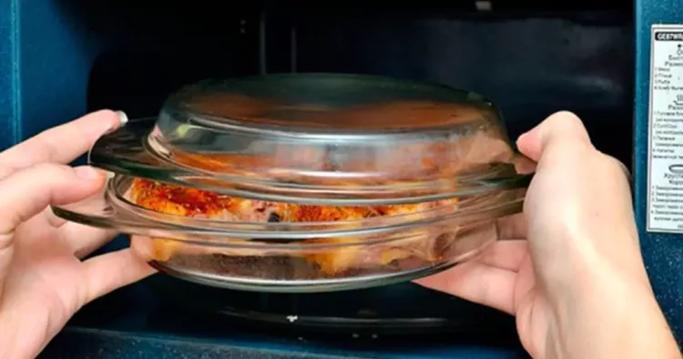 Atenție mare! Nu reîncălzi niciodată aceste alimente! Te poți intoxica