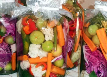 Ce sa pui în murături ca să nu se mai înmoaie niciodată. Vezi care sunt ingredientele esențiale pentru niște murături delicioase