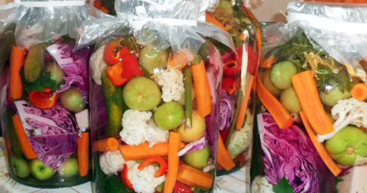 Ce sa pui în murături ca să nu se mai înmoaie niciodată. Vezi care sunt ingredientele esențiale pentru niște murături delicioase