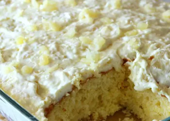 Tort cu cremă de ananas și nucă de cocos