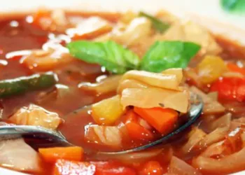 Dieta cu supă de varză. Află cât de hrănitoare și eficientă este