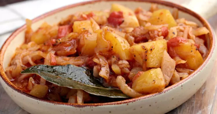 Șnițele din foi de varză umplute cu cașcaval