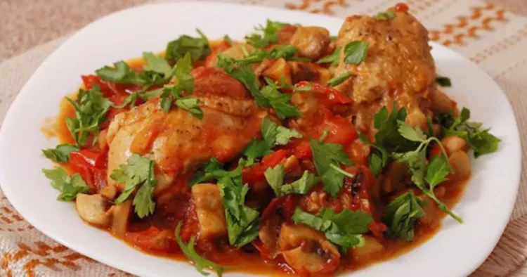 Copănele de pui frecate cu usturoi cu cartofi la cuptor, un preparat tradițional românesc!