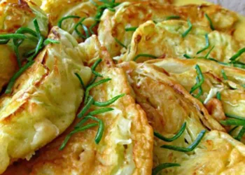 Șnițele din foi de varză umplute cu cașcaval