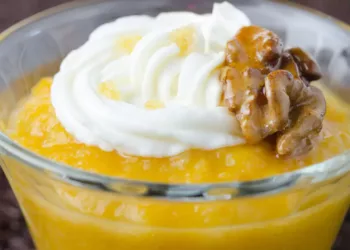 Budinca de dovleac cu frișcă și nuci