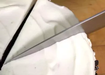 Cum să tai perfect feliile de tort și prăjiturile. Un bucătar ne-a dezvăluit acest truc atât de util