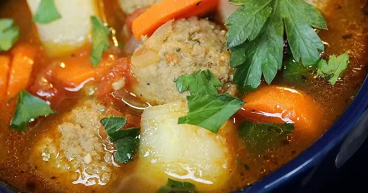 Ciorbă de perișoare cu cartofi, o rețetă originală împrumutată de la bunici