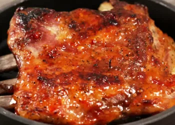 Coaste de porc la cuptor, atât de fragede că ți se topesc în gură!