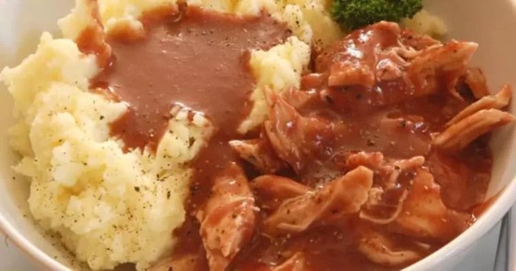 Tocăniță delicioasă de pui cu piure