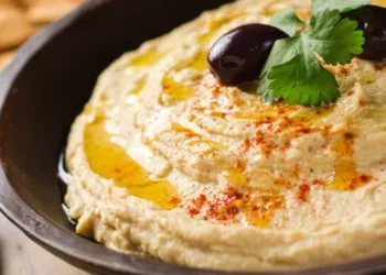 Cum să pregătești cel mai bun humus acasă