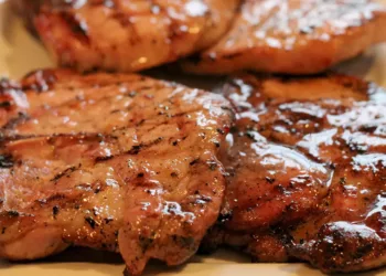 Secretul celei mai fragede și suculente fripturi de porc. Așa trebuie preparată pentru un preparat perfect