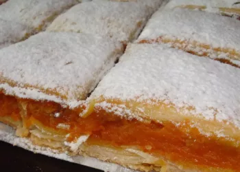 Plăcinta cu iaurt și afine