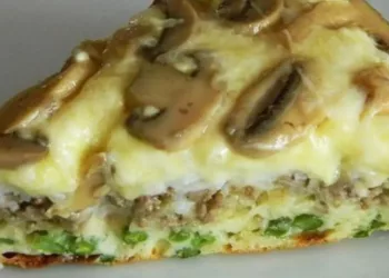 Tartă savuroasă în 6 straturi, o combinație care îți face curcubeu în cerul gurii