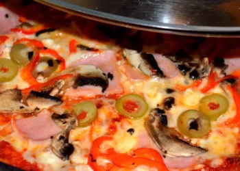 Pizza rapidă la tigaie