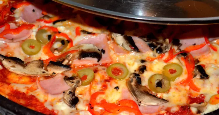 Pizza rapidă la tigaie