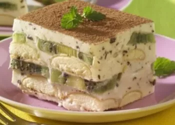 Prăjitură diplomat cu kiwi, fără coacere. Atât de bună încât nu îi poți rezista!