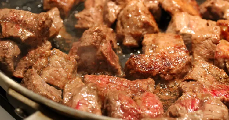 Cele mai simple trucuri pentru o friptură fragedă: secretul care face orice carne să se topească în gură