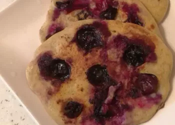 Pancakes cu afine și banane, un mic dejun pe care l-ai mânca în fiecare zi!