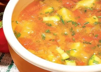 Cum se prepară borșul tigănesc, o rețetă gustoasă și sănătoasă