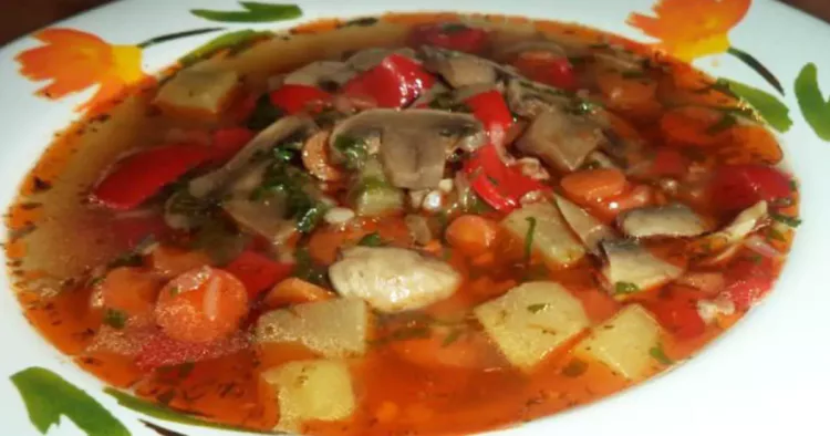 Ciorbă de ciuperci cu dovlecei și hrișcă, o ciorbă sănătoasă și consistentă pentru perioada postului