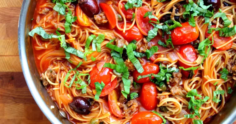 Spaghetele Puttanesca, cele mai delicioase paste pe care le poți servi în perioada postului.