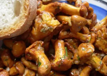 Gălbiori la tigaie cu usturoi și pătrunjel, ți se topesc în gură