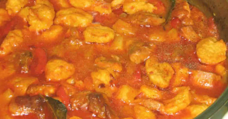 Gulaș din carne de curcan cu găluște, o rețetă care-ți lasă gura apă!