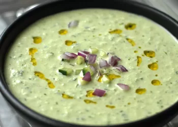 Cum se prepară cea mai sănătoasă supă cremă de castraveți și iaurt, merită încercată de toată lumea!