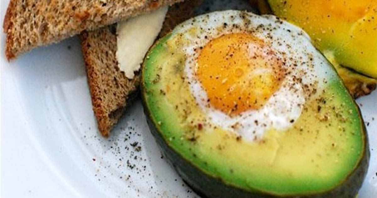 Cel mai bun și sănătos mic dejun din lume: Ouă ochiuri și avocado