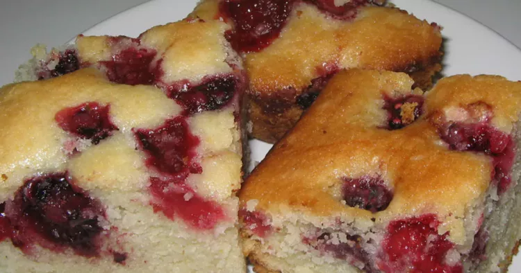 Pandișpan de post cu fructe