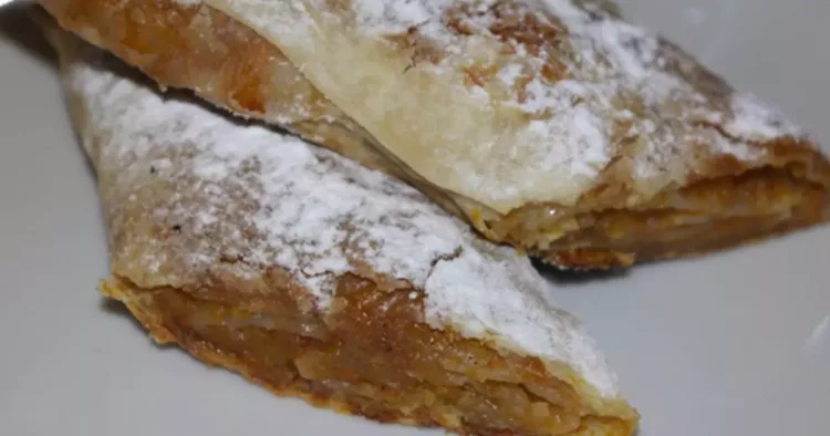 Plăcintă cu dovleac și scorțișoară de post cu foi de plăcinte în casă, un desert divin care se topește în gură!