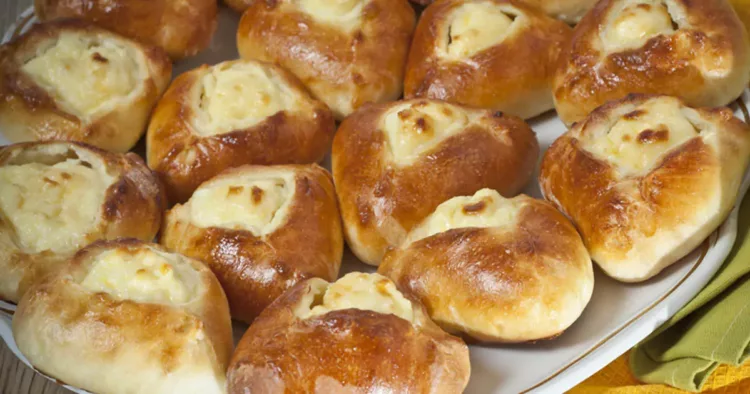 Minciunele pufoase după rețeta bunicii. Nu le dau pentru nimic în lume